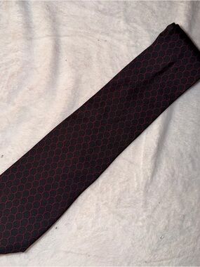 Paolo designed by Paolo Gucci Men's Tie with Red Geometric Pattern